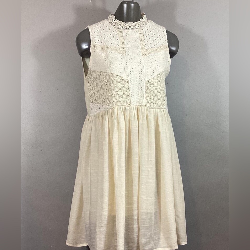 UMGEE Elegant Cream Sleeveless Dress